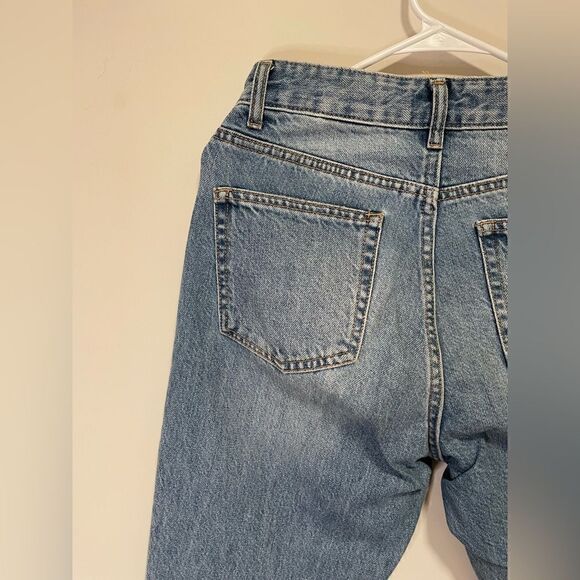 H&M high Rise Mom Jeans 🤍 - Picture 3 of 7
